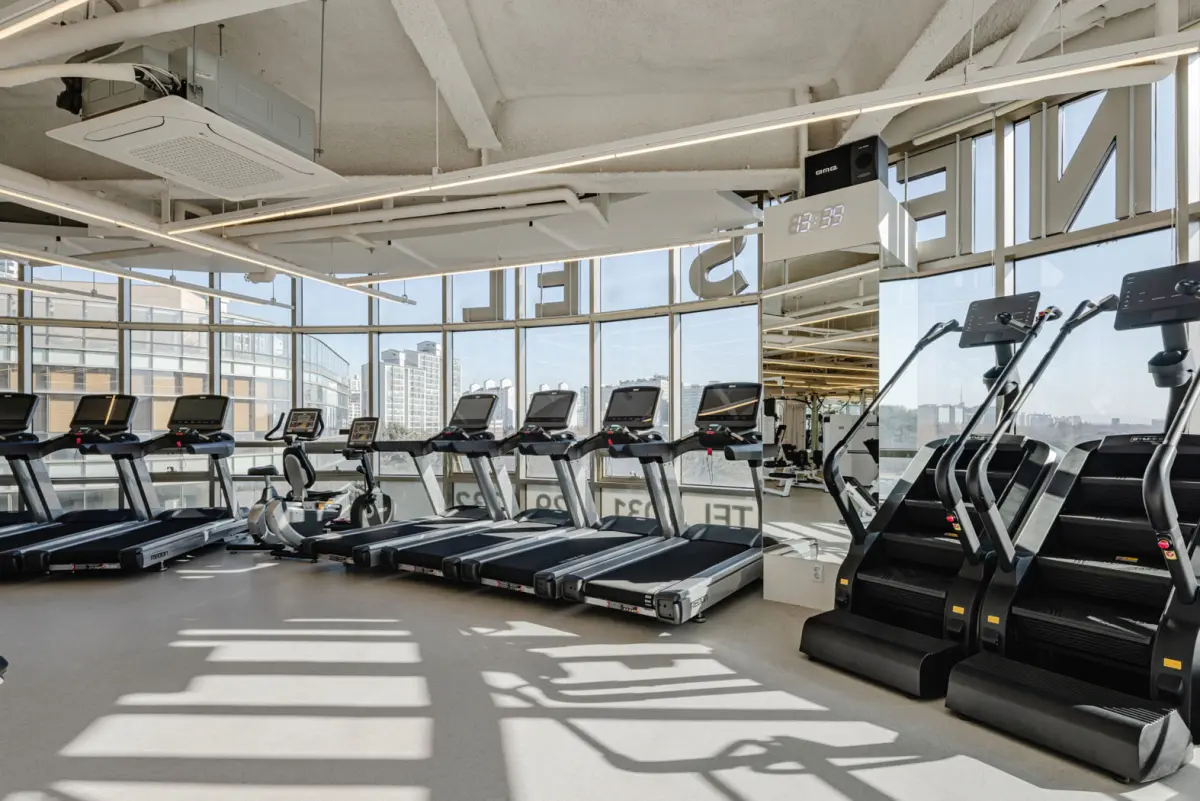 파노라마 뷰가 펼쳐지는 프리미엄 피트니스 유산소존